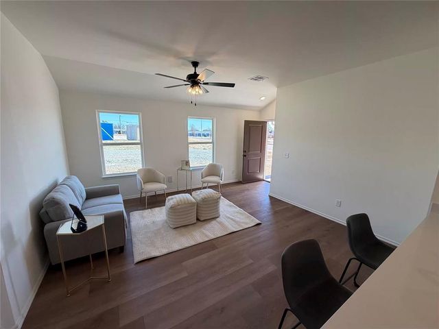 211 Mason Court, Yukon, OK 73099