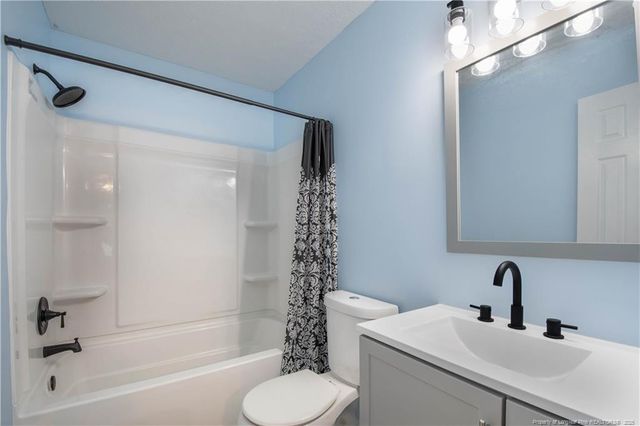 5586 Quietwood Place, Fayetteville, NC 28304