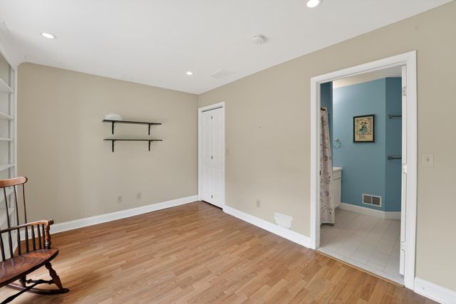 6 HEDGE RD, Princeton, NJ 08540