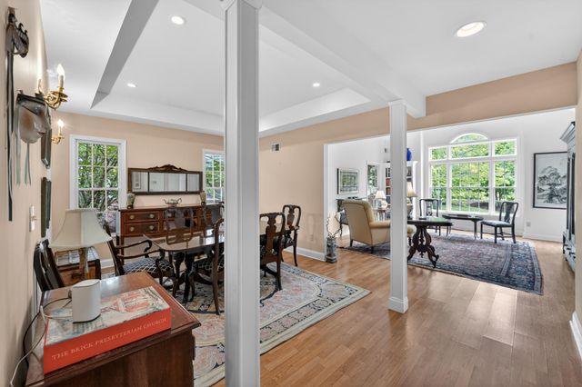 6 HEDGE RD, Princeton, NJ 08540