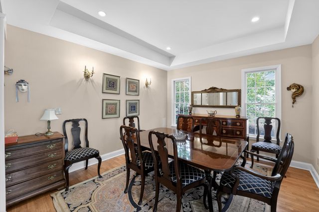 6 HEDGE RD, Princeton, NJ 08540