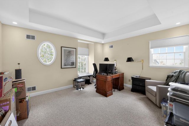 6 HEDGE RD, Princeton, NJ 08540