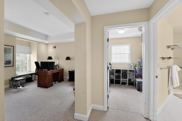 6 HEDGE RD, Princeton, NJ 08540
