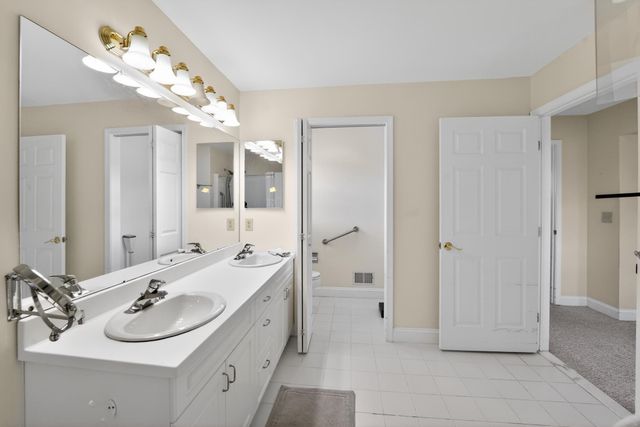 6 HEDGE RD, Princeton, NJ 08540