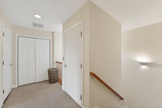 6 HEDGE RD, Princeton, NJ 08540