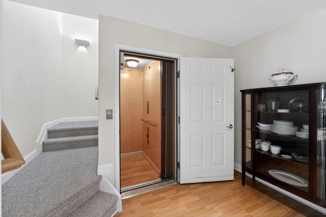 6 HEDGE RD, Princeton, NJ 08540