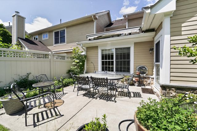 6 HEDGE RD, Princeton, NJ 08540