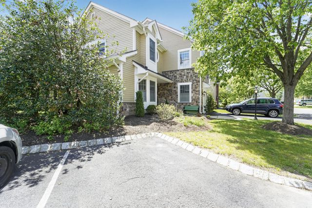 6 HEDGE RD, Princeton, NJ 08540
