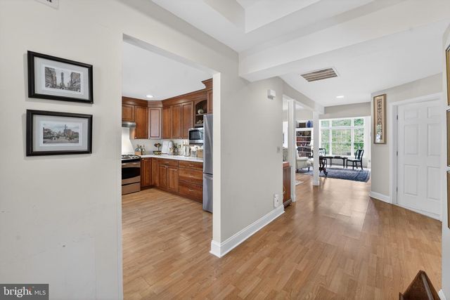 6 HEDGE RD, Princeton, NJ 08540