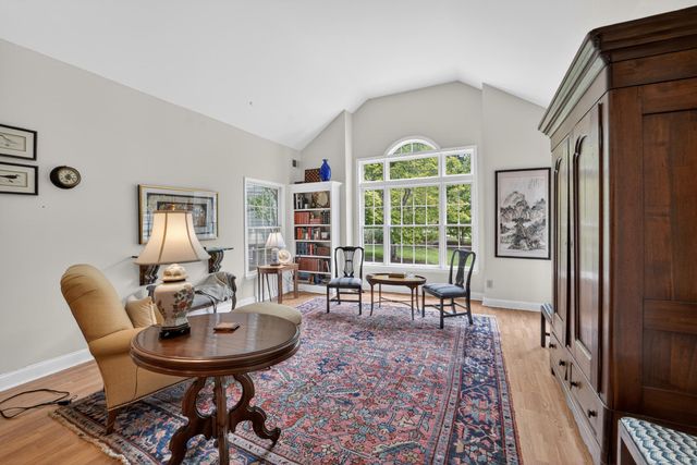 6 HEDGE RD, Princeton, NJ 08540
