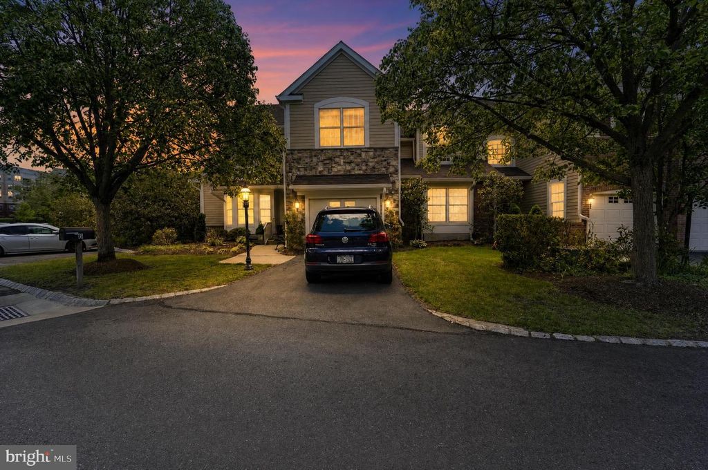 6 HEDGE RD, Princeton, NJ 08540