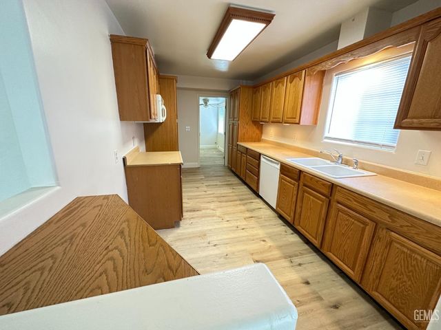 200 Western Drive, Bakersfield, CA 93309