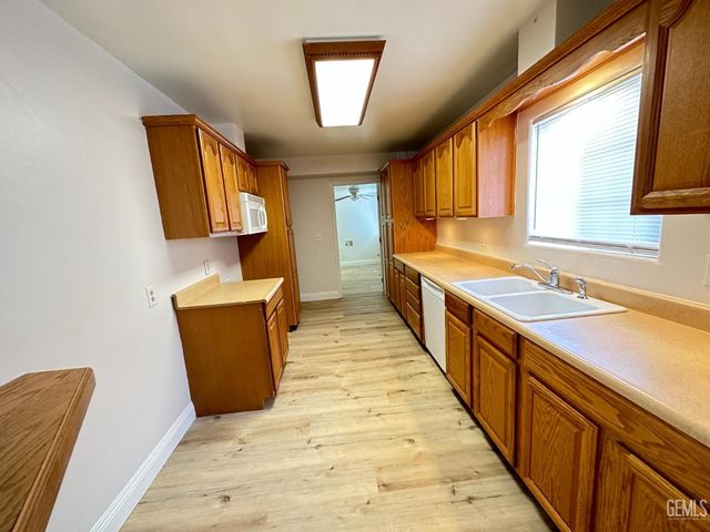200 Western Drive, Bakersfield, CA 93309