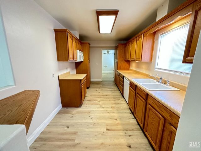 200 Western Drive, Bakersfield, CA 93309