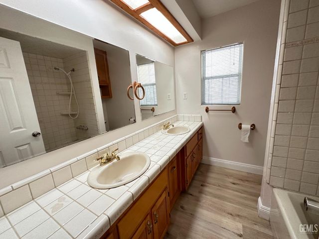 200 Western Drive, Bakersfield, CA 93309