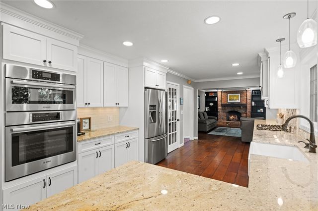 560 Marvis Drive, Bay Village, OH 44140