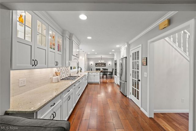 560 Marvis Drive, Bay Village, OH 44140