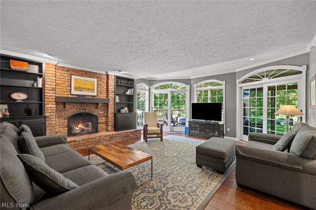 560 Marvis Drive, Bay Village, OH 44140