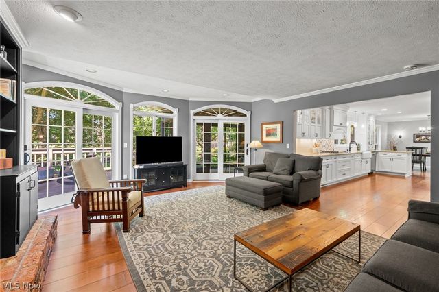 560 Marvis Drive, Bay Village, OH 44140