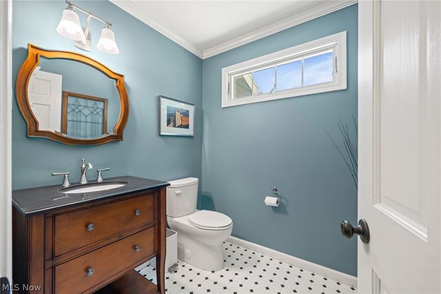 560 Marvis Drive, Bay Village, OH 44140