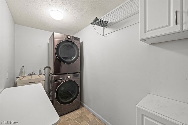 560 Marvis Drive, Bay Village, OH 44140