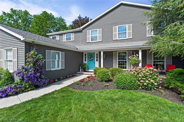 560 Marvis Drive, Bay Village, OH 44140