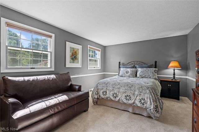560 Marvis Drive, Bay Village, OH 44140
