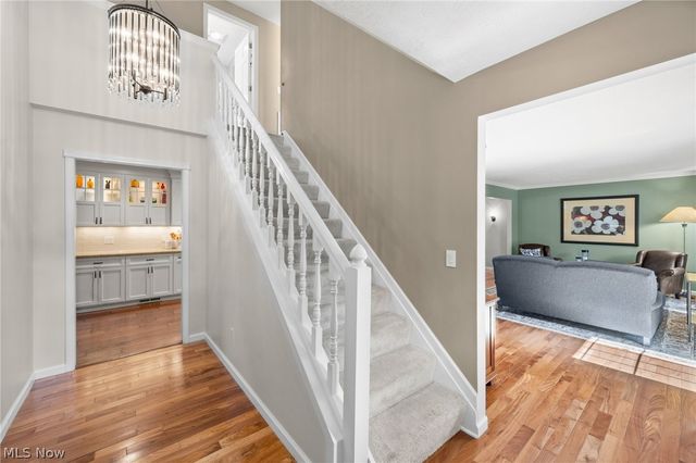 560 Marvis Drive, Bay Village, OH 44140
