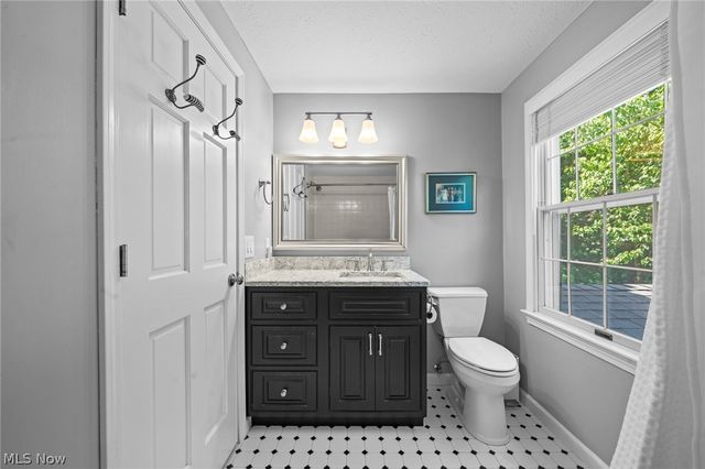560 Marvis Drive, Bay Village, OH 44140