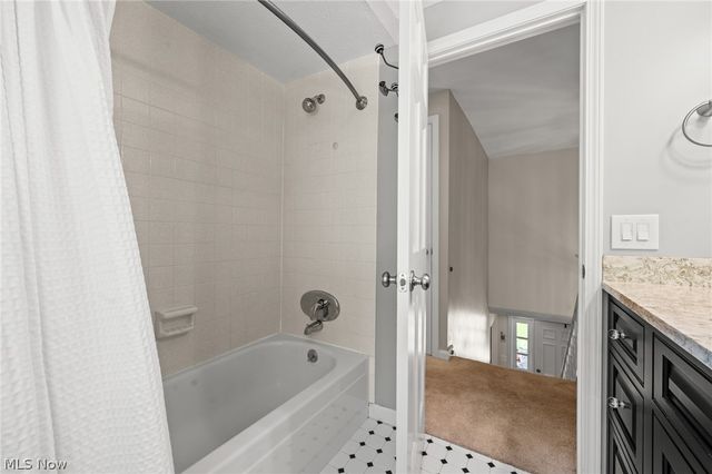 560 Marvis Drive, Bay Village, OH 44140