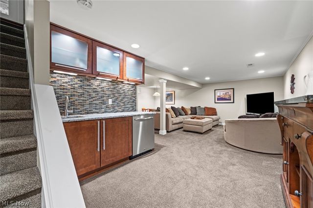 560 Marvis Drive, Bay Village, OH 44140