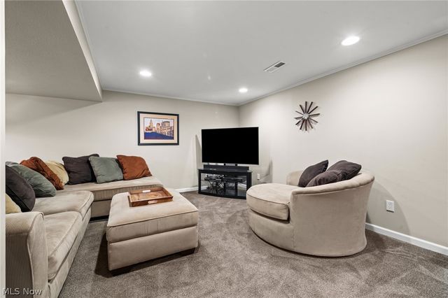 560 Marvis Drive, Bay Village, OH 44140