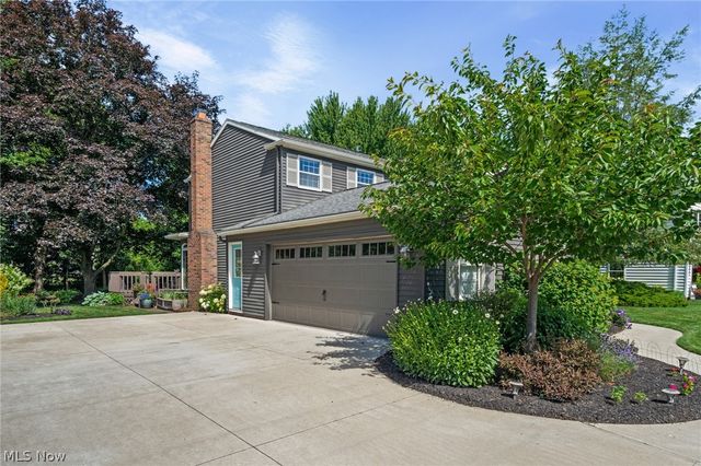 560 Marvis Drive, Bay Village, OH 44140