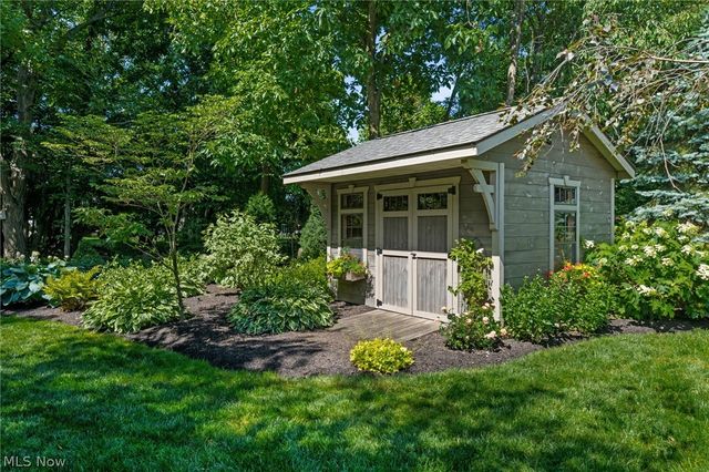 560 Marvis Drive, Bay Village, OH 44140