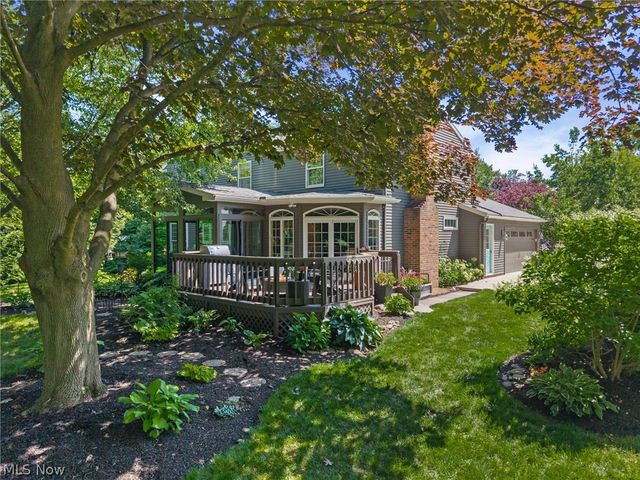 560 Marvis Drive, Bay Village, OH 44140