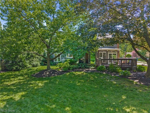 560 Marvis Drive, Bay Village, OH 44140