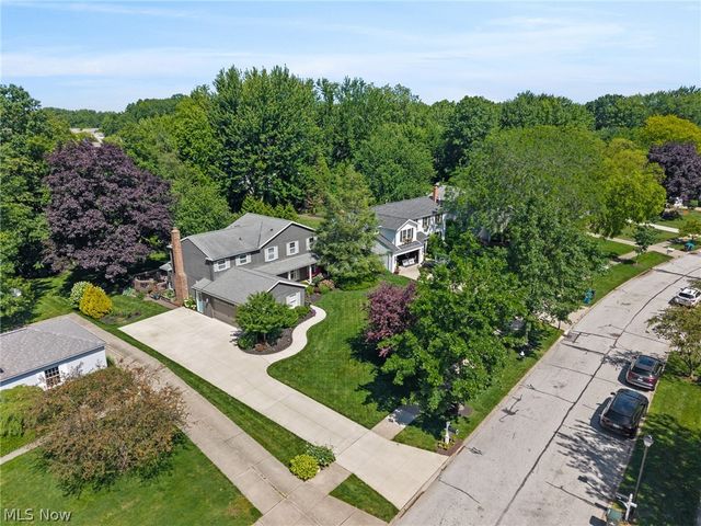 560 Marvis Drive, Bay Village, OH 44140