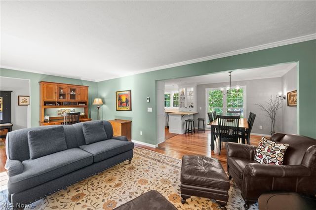 560 Marvis Drive, Bay Village, OH 44140