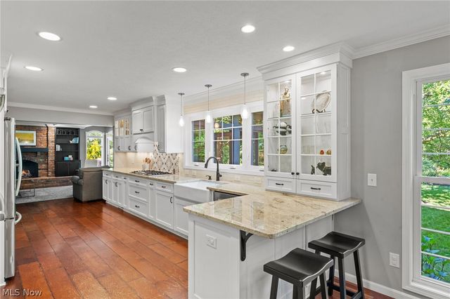 560 Marvis Drive, Bay Village, OH 44140