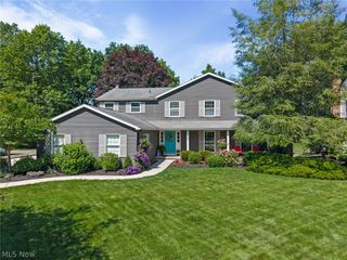 560 Marvis Drive, Bay Village, OH 44140