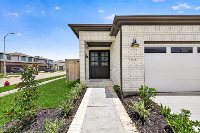 4333 Avron Drive, Stafford, TX 77477