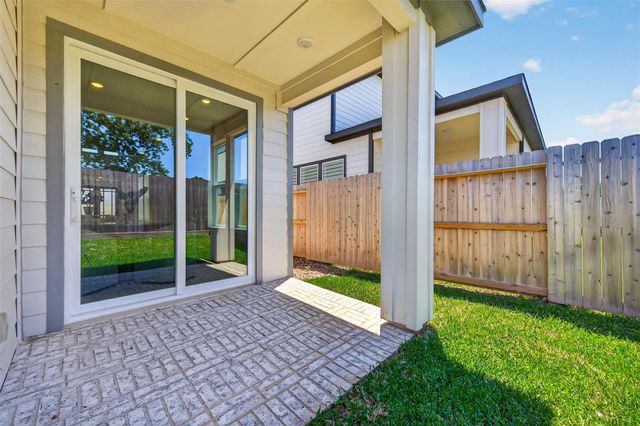 4333 Avron Drive, Stafford, TX 77477