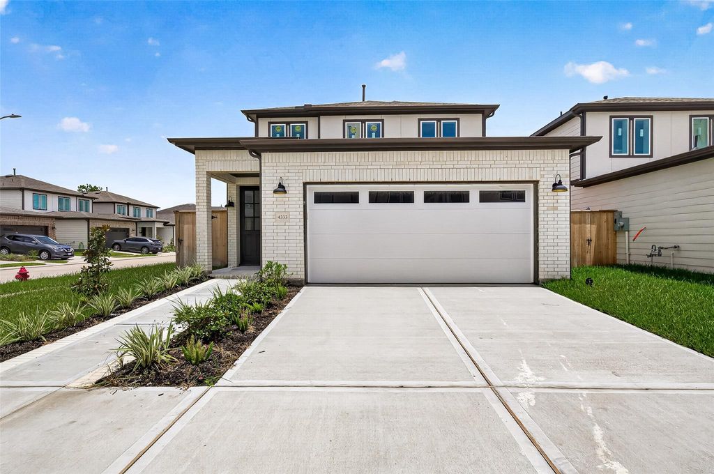 4333 Avron Drive, Stafford, TX 77477