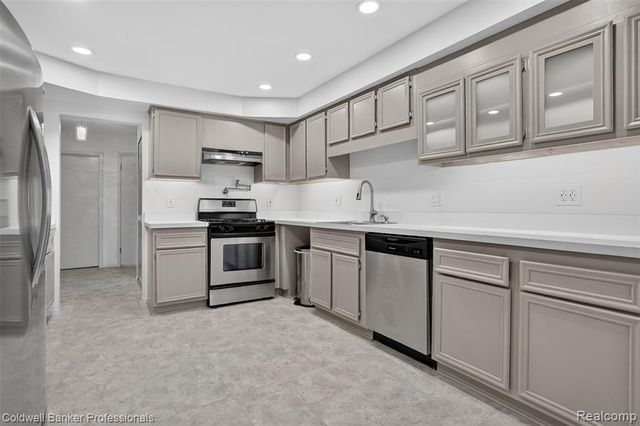 32754 Barclay Square 20, Warren, MI 48093