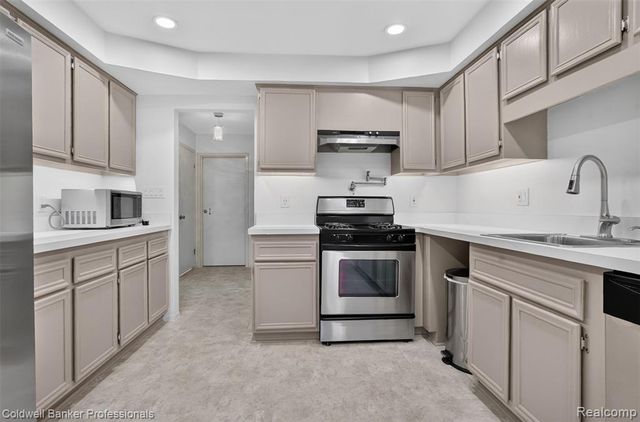 32754 Barclay Square 20, Warren, MI 48093