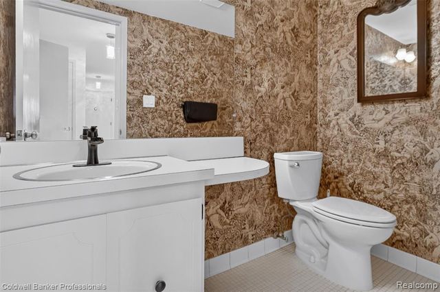 32754 Barclay Square 20, Warren, MI 48093
