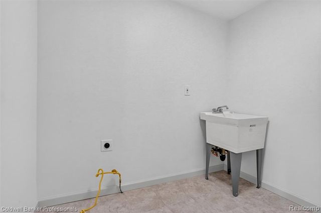 32754 Barclay Square 20, Warren, MI 48093