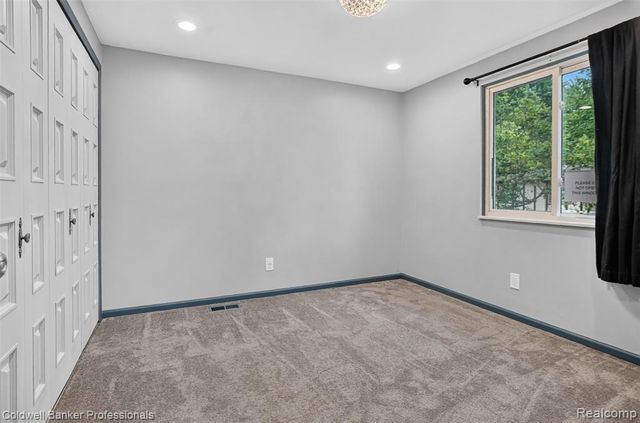 32754 Barclay Square 20, Warren, MI 48093