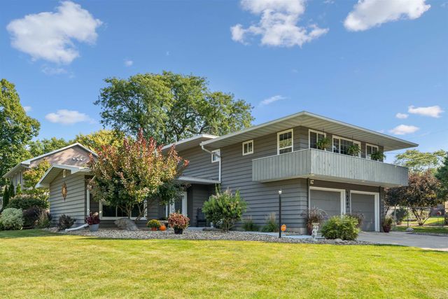 1022 Hilltop Road, Waterloo, IA 50701