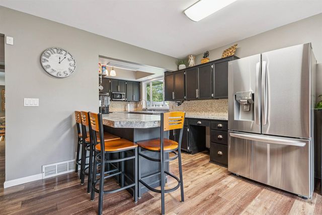 1022 Hilltop Road, Waterloo, IA 50701